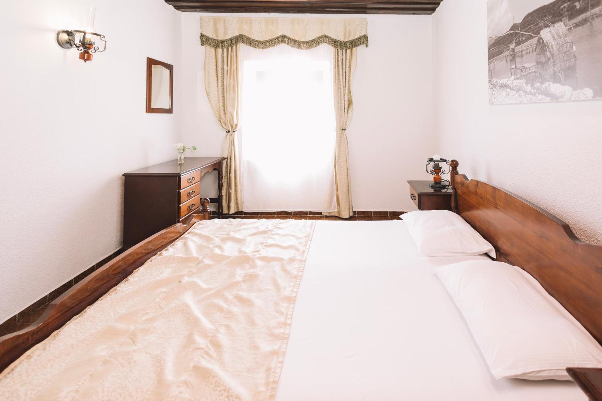 Kulla E Balshajve Hotel Ulcinj Eksteriør billede